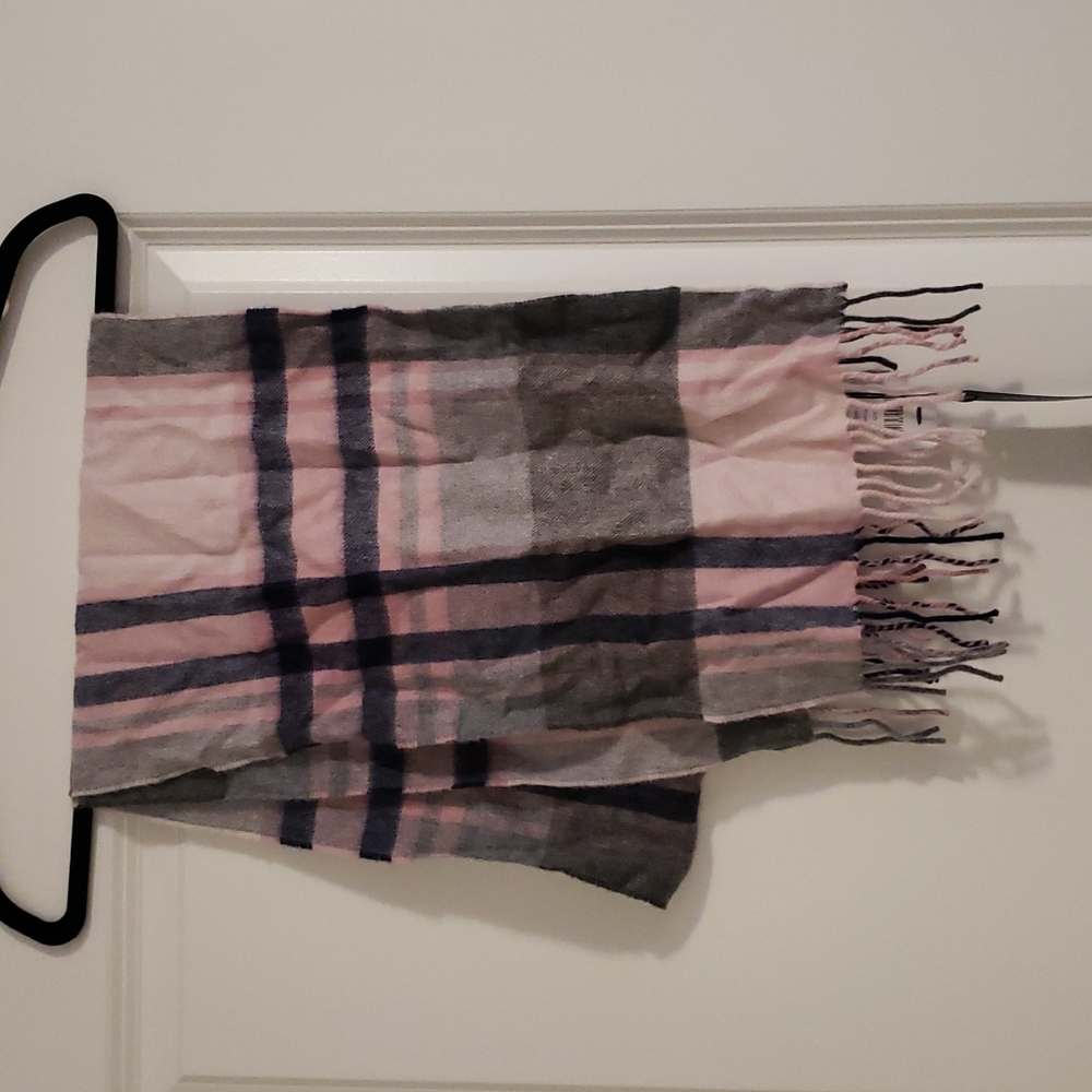 NWT Saks Fifth Avenue Scarf